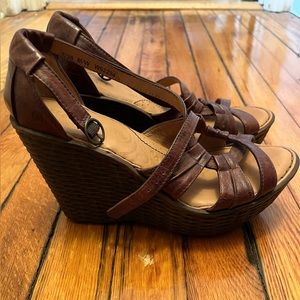 Born brand brown platform shoes Size 7/38